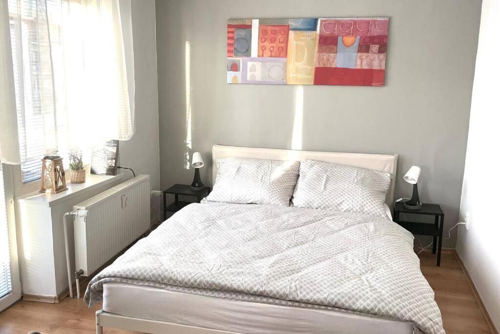 Апартаменты Charming Studio In The Old Town Братислава Экстерьер фото